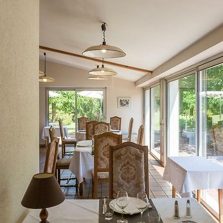 Etauliers Les Platanes酒店 外观 照片